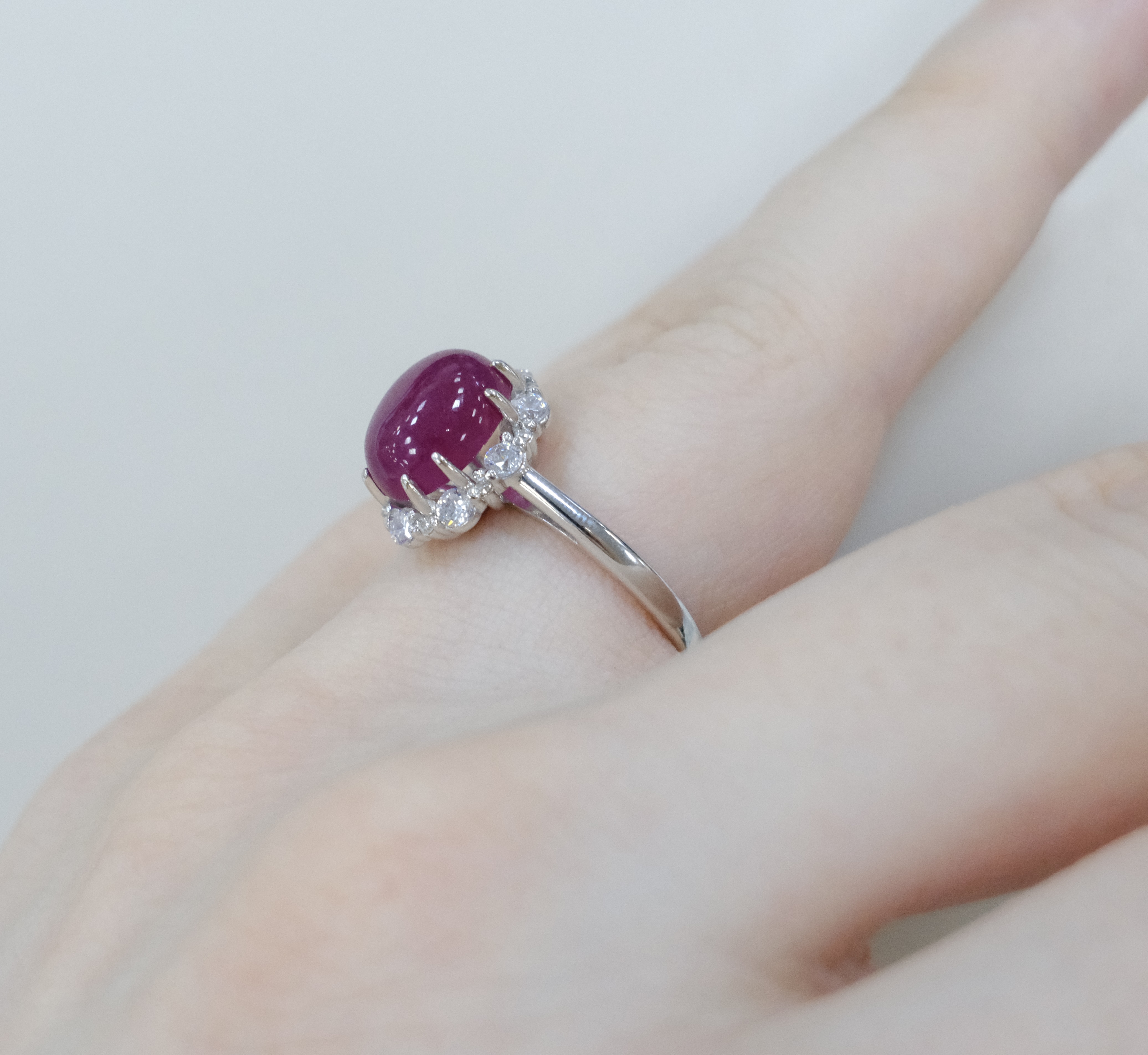 Серебряное кольцо с малиновым жадеитом